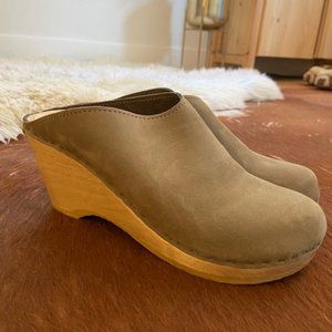 No. 6 New School Clog on Wedge in Cement 38